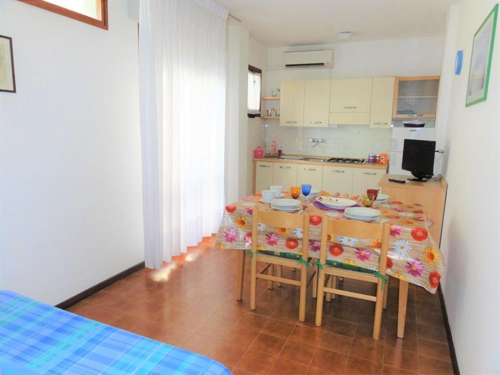 Flat in seafront condominium with parking - 2