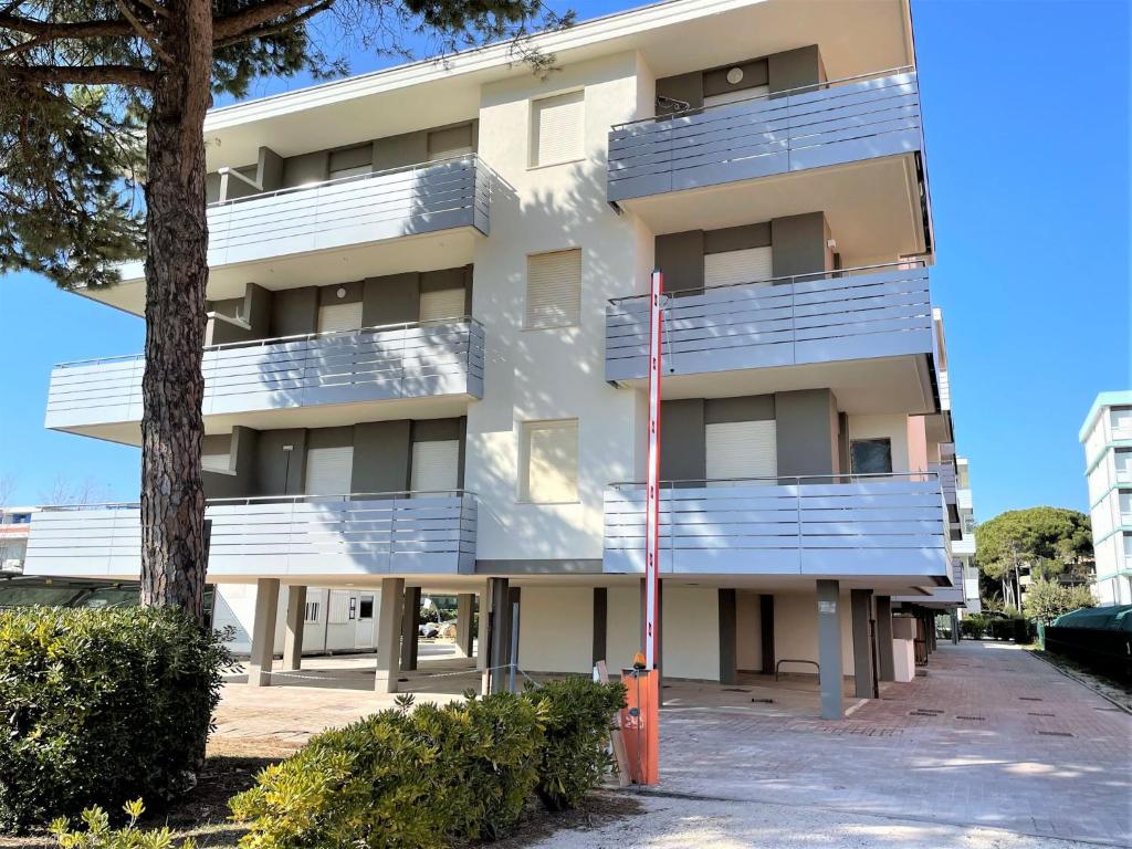Flat in seafront condominium with parking - 4