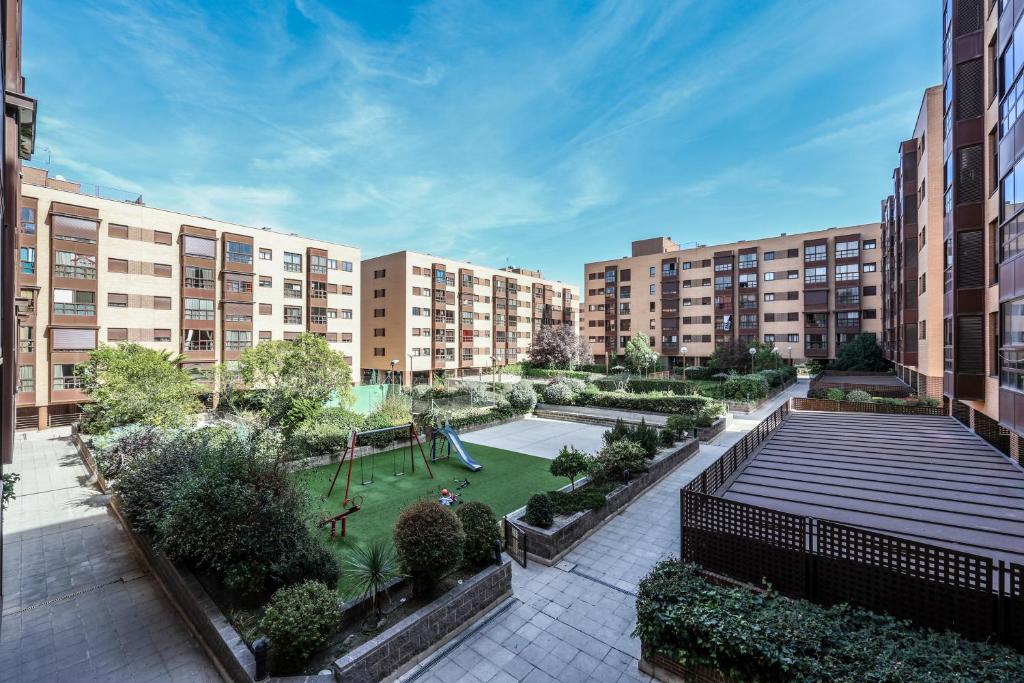 Madrid Stay with Paddle, Gym, Pool, Parking - 4