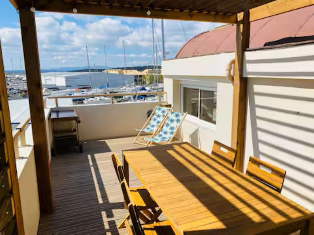 T3 with large roof-top terrace, harbor view - 1