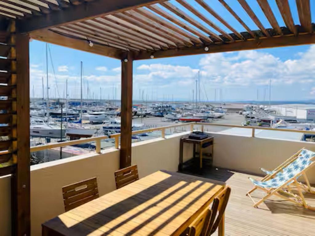 T3 with large roof-top terrace, harbor view - 2