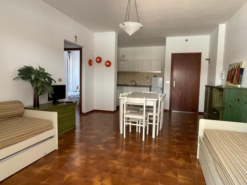 Apartment near shops and beach - 2