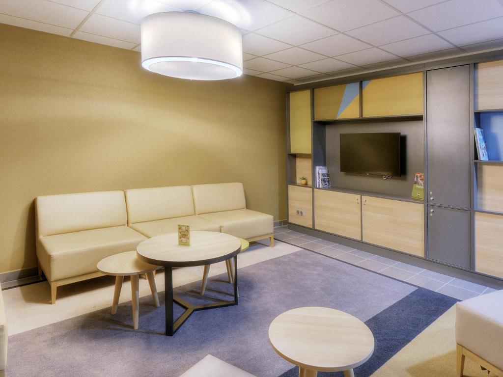 B&B HOTEL Marseille Les Ports - 5