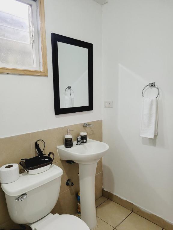 Casa interior acogedora, ubicada en sector residencial de Puerto Montt - 1