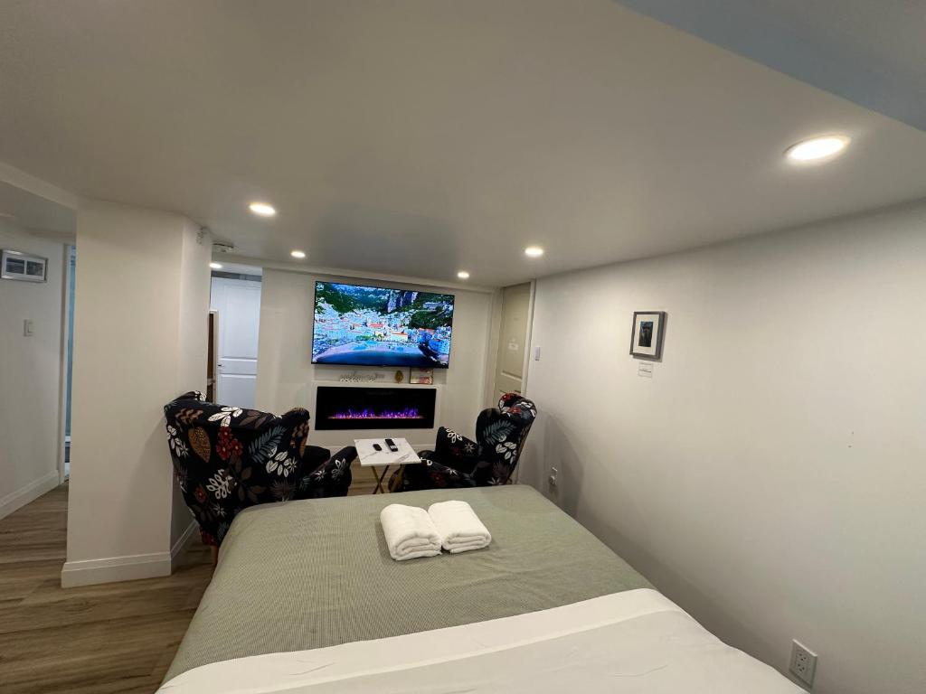 Pvt Studio Near Waterloo Airport & Minutes to Downtown, Kitchener