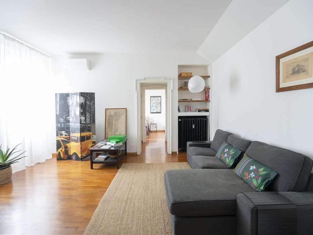 Stylish retreat for two in Milan - 1