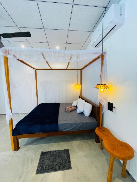 Crystal Wave, Weligama