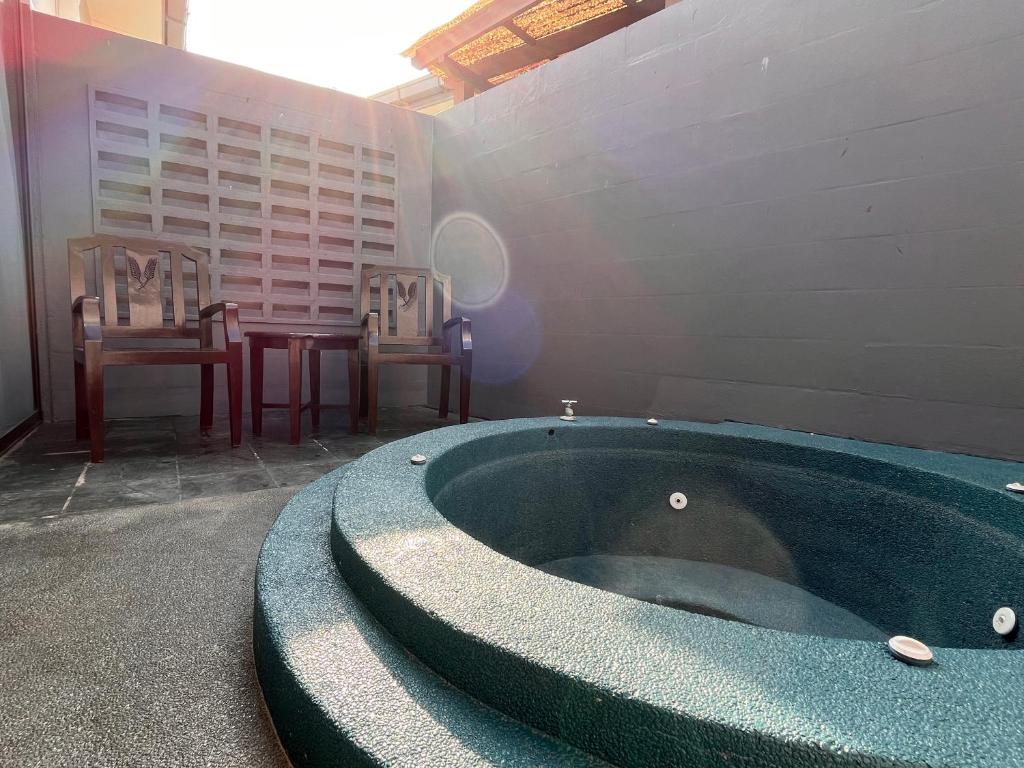 Hot tub