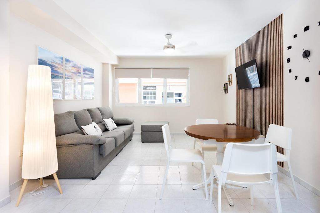 El Médano Beach Apartment, Central & Bright - 1