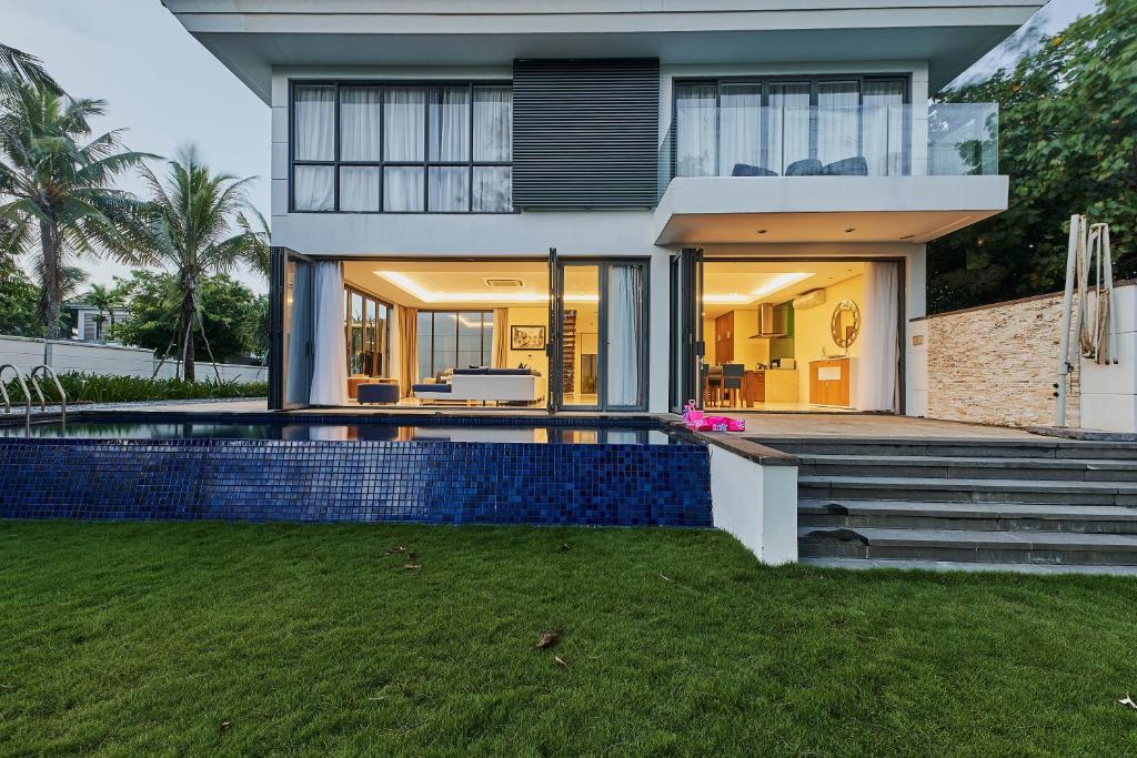 Luxury Pool Villa Close To The Private Beach