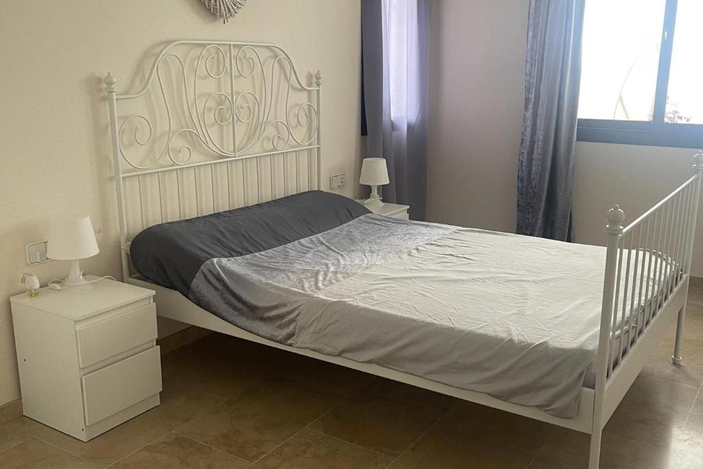 2 Bed Flat-Sleeps 4-Pets-Parking-Marina Duquesa - 3