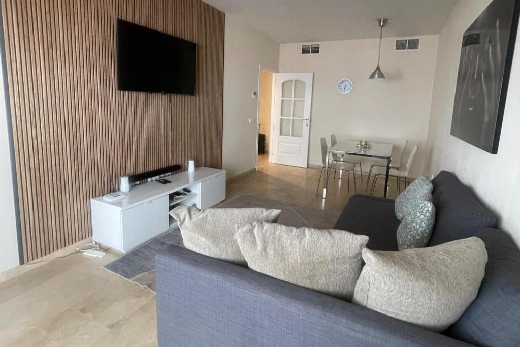 2 Bed Flat-Sleeps 4-Pets-Parking-Marina Duquesa - 4