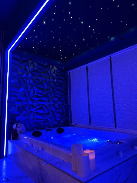 Flower Suite & Spa, air-conditioned and beach - 4