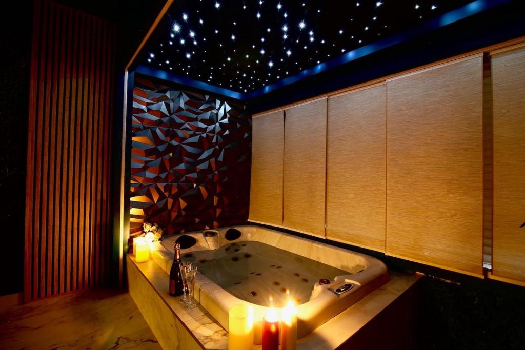 Flower Suite & Spa, air-conditioned and beach - 1