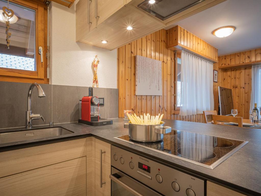 Apartment Eaux-Vives 201 by Interhome - 2
