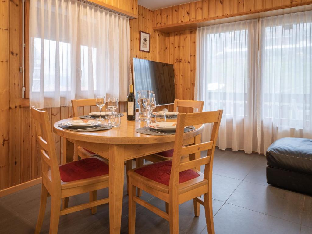 Apartment Eaux-Vives 201 by Interhome - 5