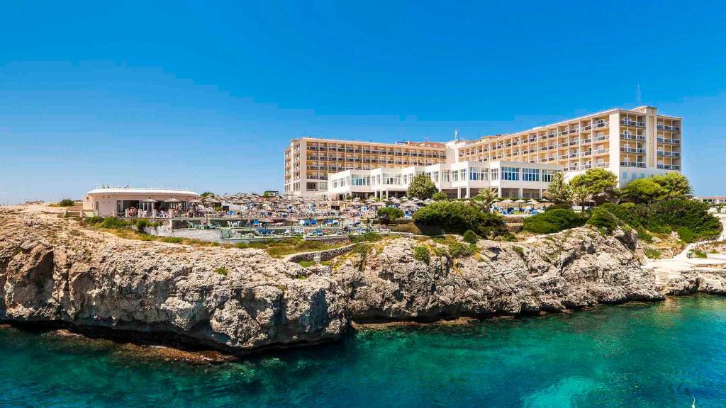 Globales Almirante Farragut — Obiekt in Cala'n Blanes, Baleary