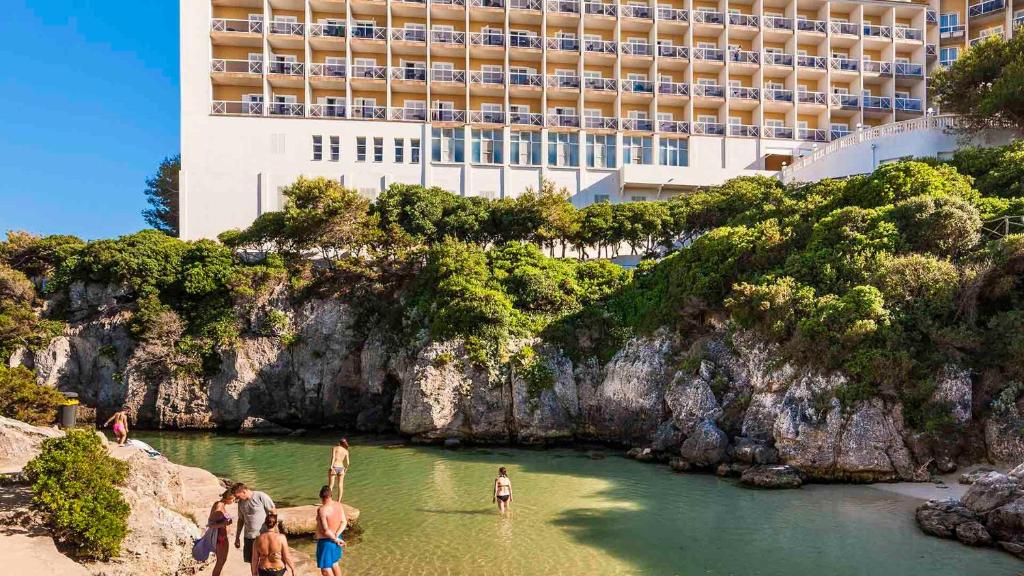 Globales Almirante Farragut — Plaża in Cala'n Blanes, Baleary
