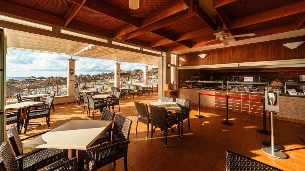 Globales Almirante Farragut — Restauracje i bary in Cala'n Blanes, Baleary