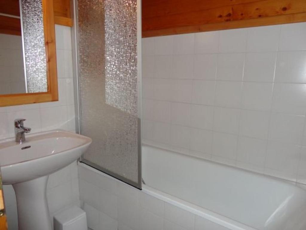 Chalet 3 Chambres 8 Pers, 800m Pistes, Parking Couvert, Poêle à Bois, Quartier Calme - FR-1-572-224 - 2