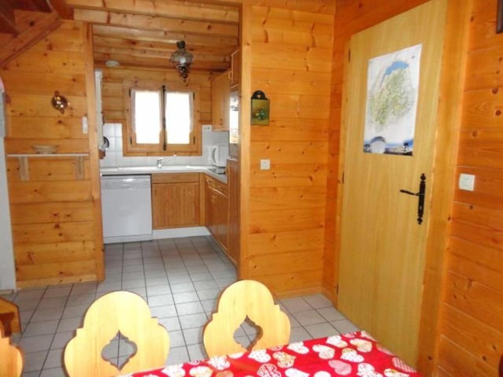 Chalet 3 Chambres 8 Pers, 800m Pistes, Parking Couvert, Poêle à Bois, Quartier Calme - FR-1-572-224 - 3