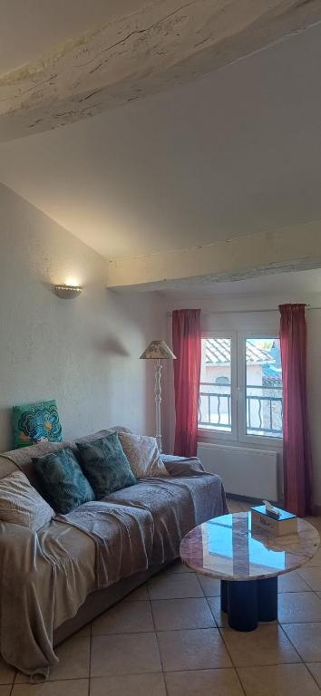 Duplex de charme avec terrasse au coeur du village - 1