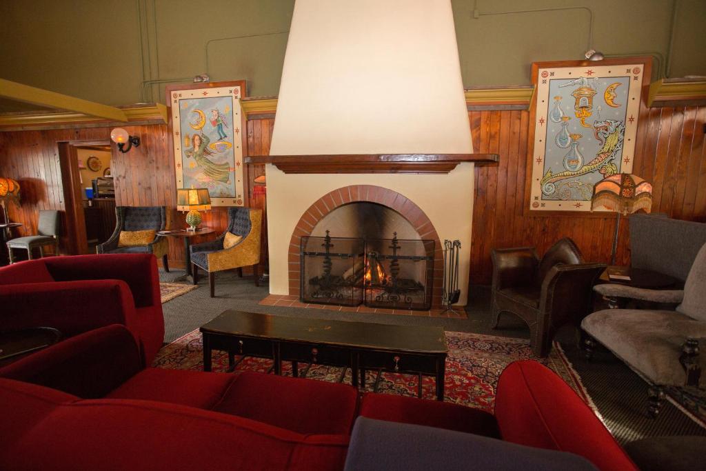 McMenamins Anderson School photo