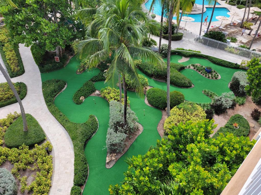 Mini golf course