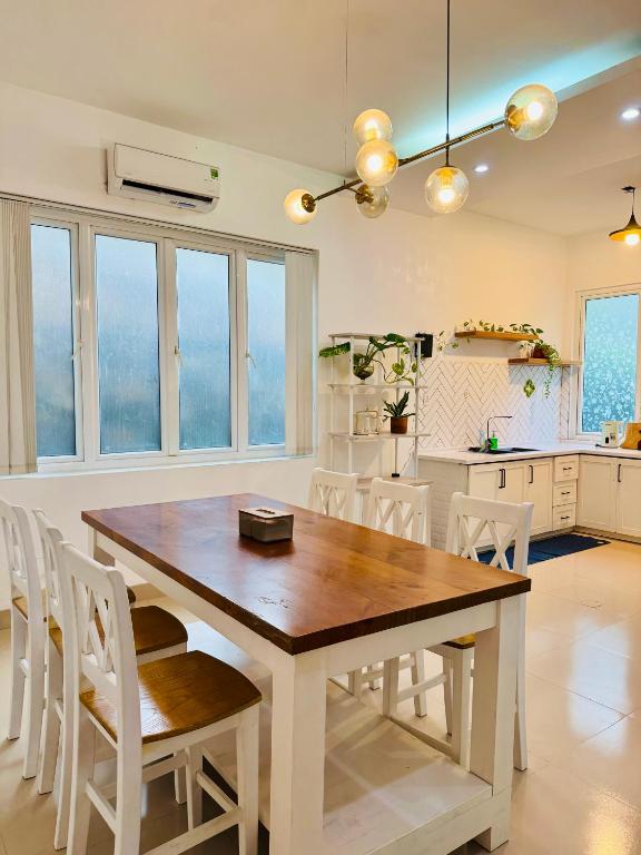 5 Bedroom Villa in Vung Tau- Biet thu 5 phong Bai sau- The Black & White Garden Villa
