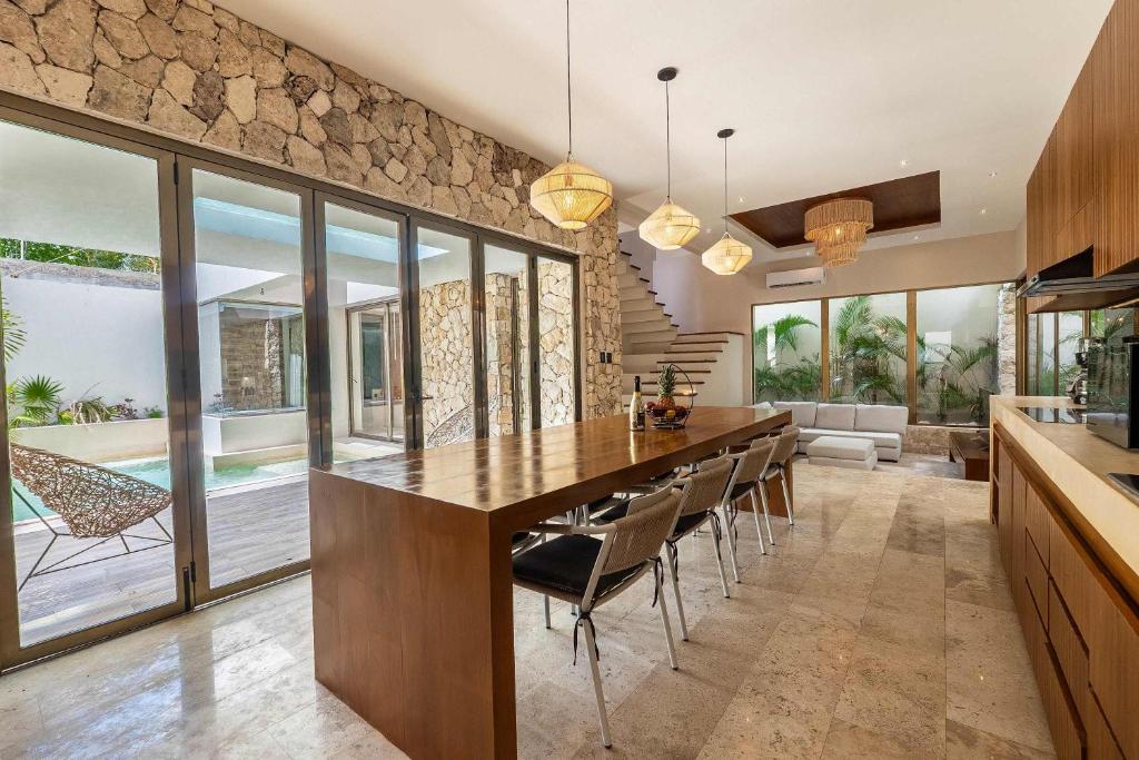 Rare 8BR Dual Villa Getaway with 4 private Pools - 2