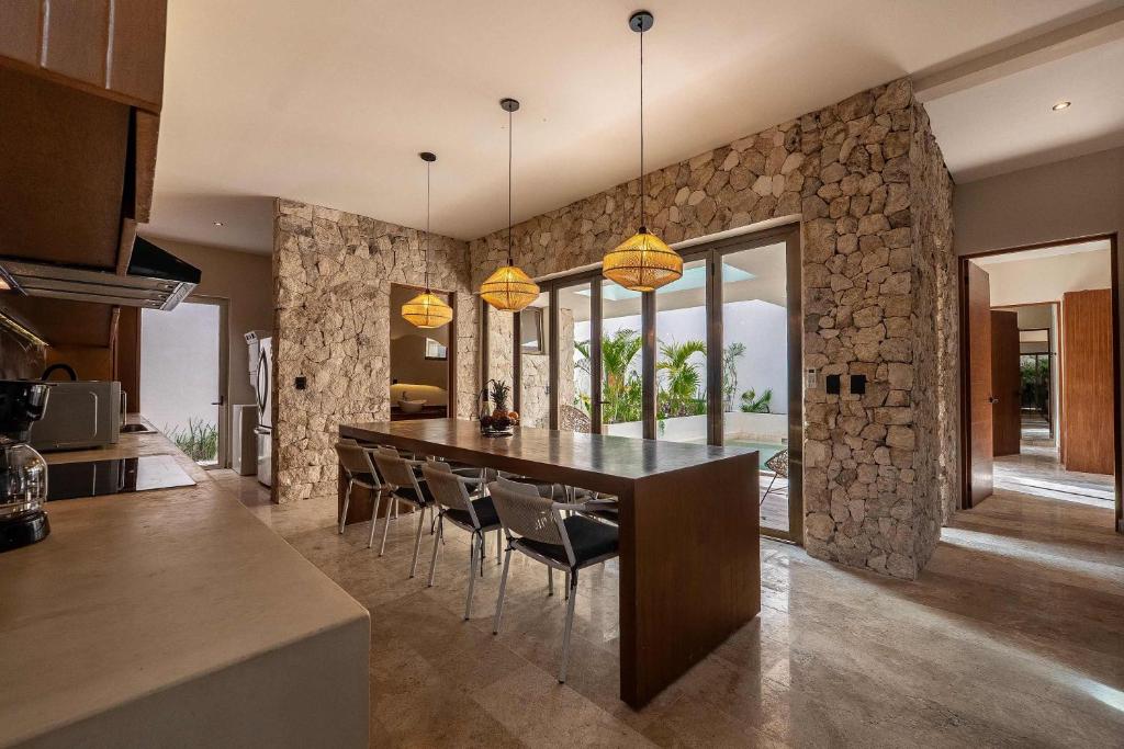 Rare 8BR Dual Villa Getaway with 4 private Pools - 3