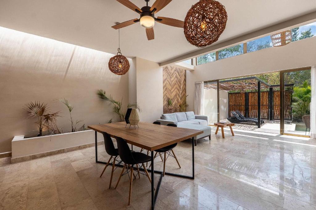 Chic 6BR Dual villa with 4 Private Pools & Concierge - 2