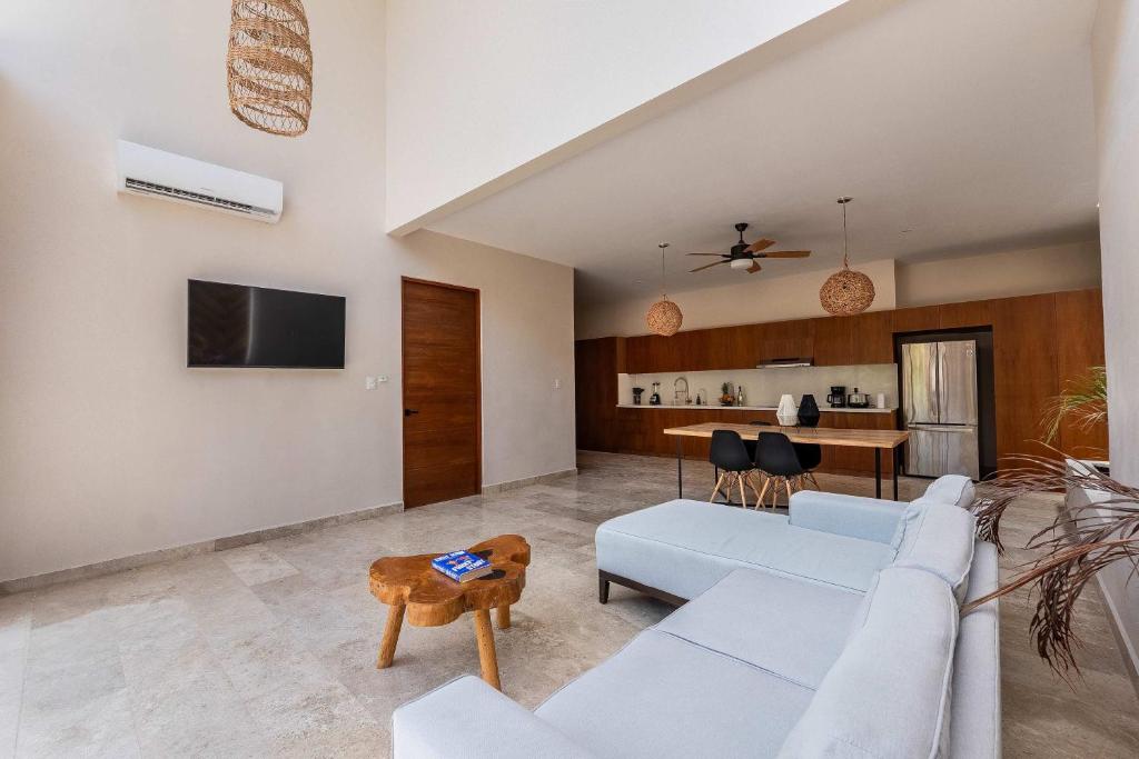 Chic 6BR Dual villa with 4 Private Pools & Concierge - 3
