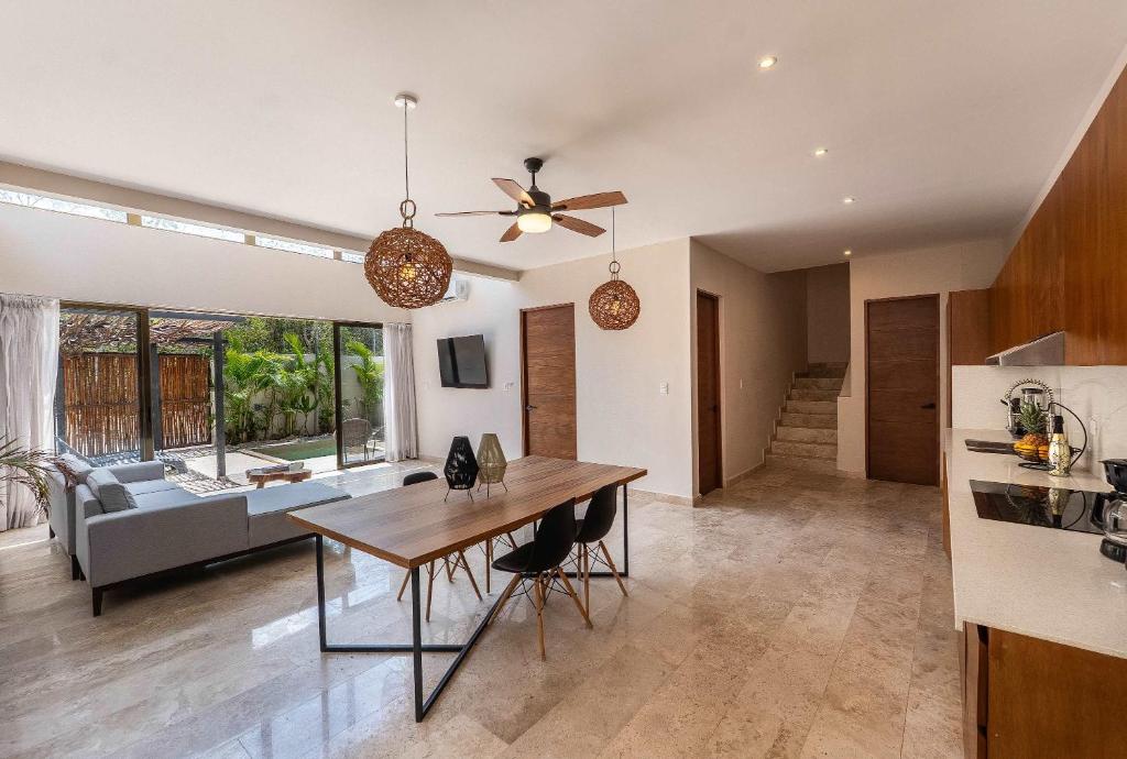 Chic 6BR Dual villa with 4 Private Pools & Concierge - 5