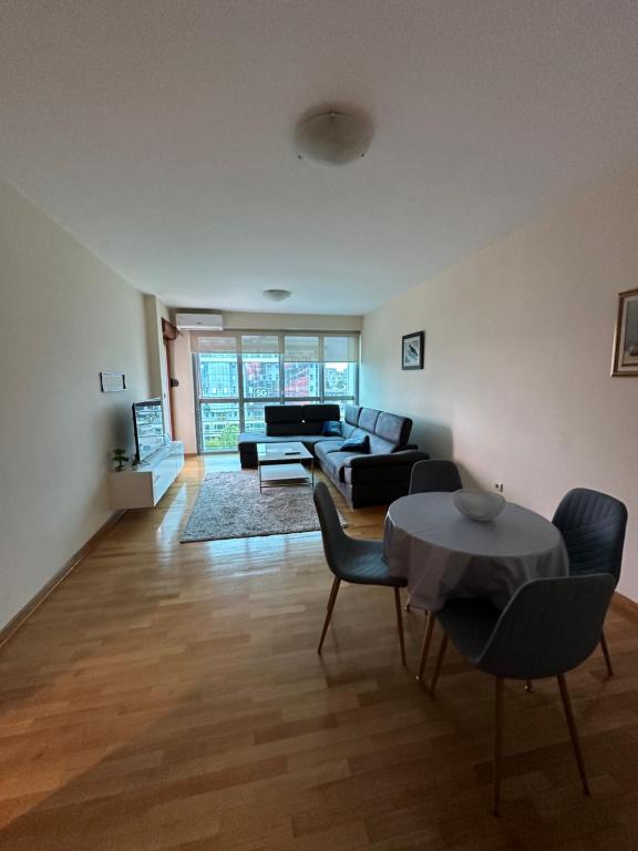 Great location two bedroom apatment ''MAXIM''-GARAGE 5EUR PER DAY - 4