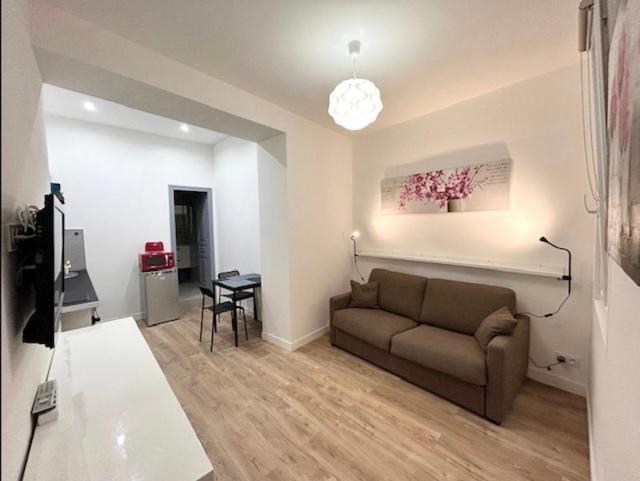 Au cœur du Vieux Nice, superbe studio refait à neuf - 2