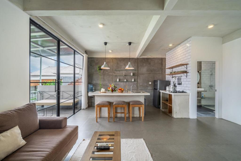 Elements 1BD Apartment Fire, Canggu