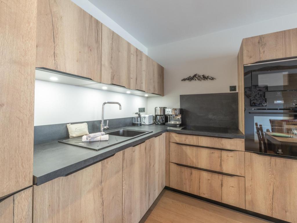 Appartement skis aux pieds, 8 pers, parking, Alpe d'Huez - FR-1-645-96 - 2