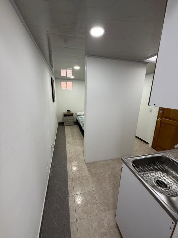 Aparta studio cerca al Aeropuerto - 2