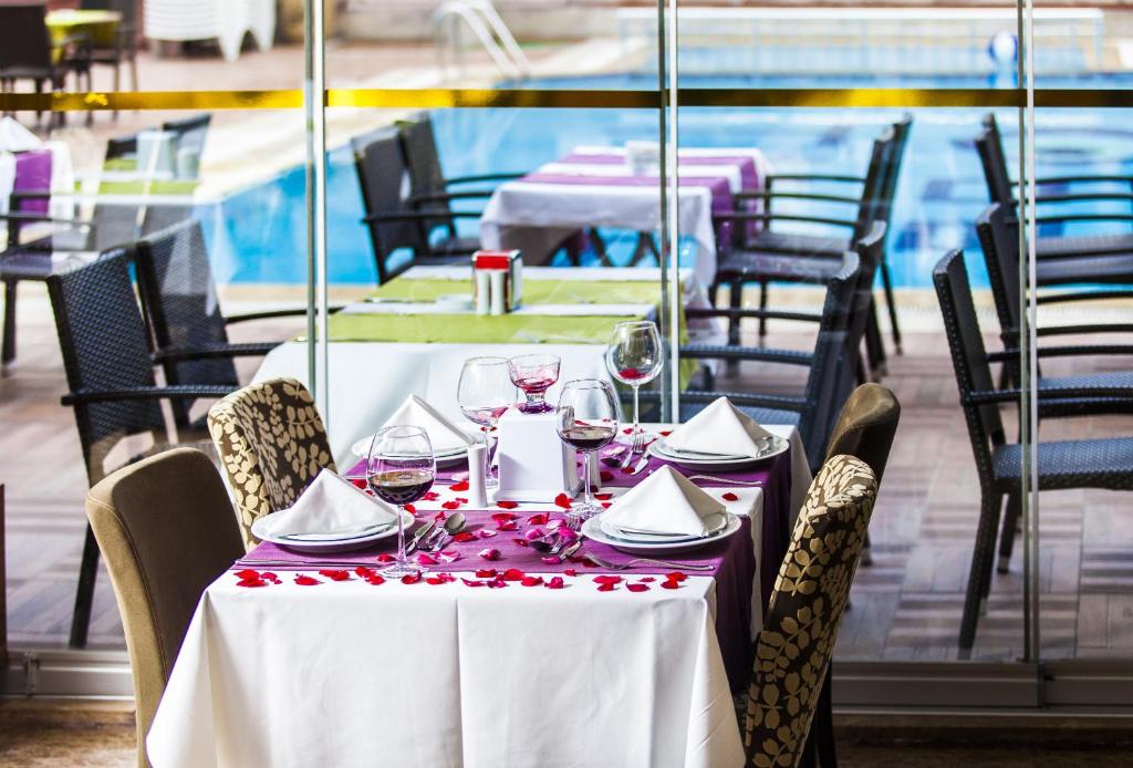Oba Time Hotel — Restaurant & bars in Alanya