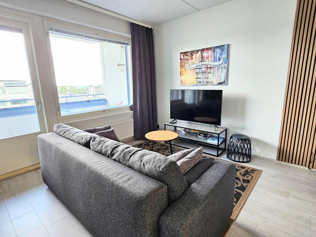 Moderni yksiö, parveke, parkki, palvelut, Tampere