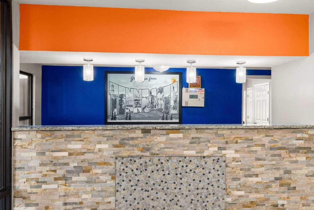 Front desk [24-hour]