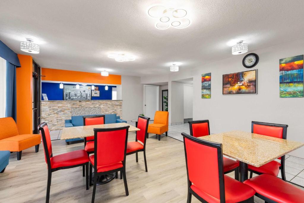 Lobby, Super 8 By Wyndham Bulls Gap Greeneville Area in Bulls Gap (TN)