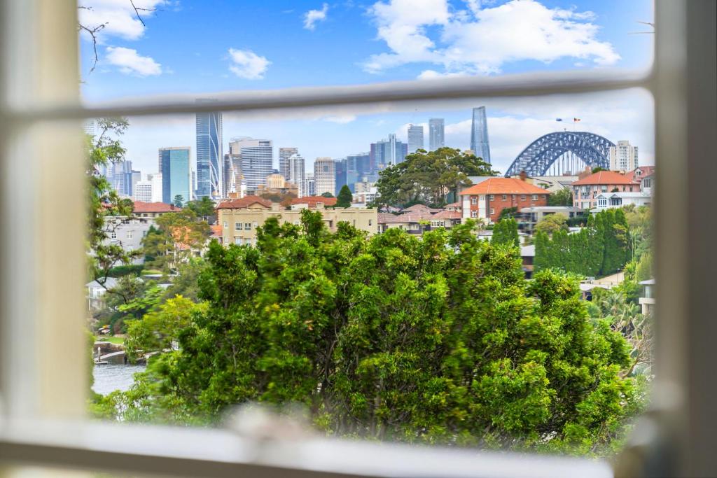 Harbour Bridge View 2BR Resort, Sydney