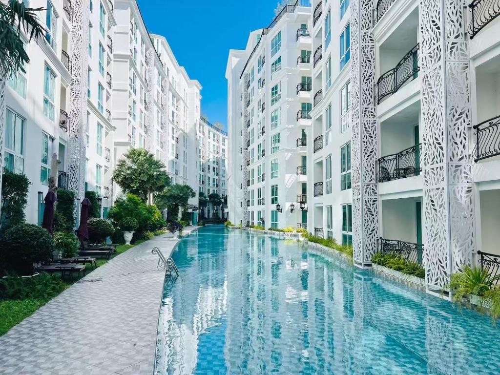 Olympus & Center Pattaya, Pattaya South