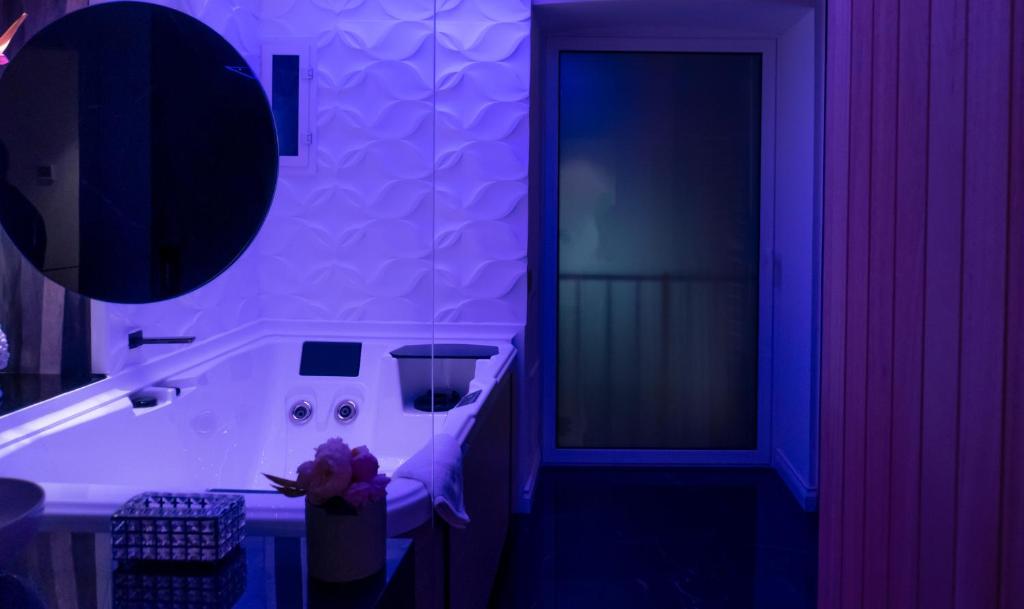 Palazzo Algaria Suites with Jacuzzi, Sauna & Turkish Bath - 4