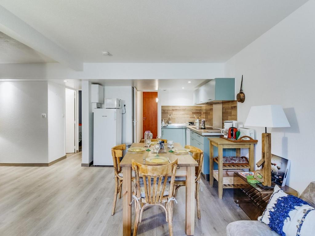 Appartement 6 personnes, 2 chambres, balcon, parking couvert, proche pistes - 2