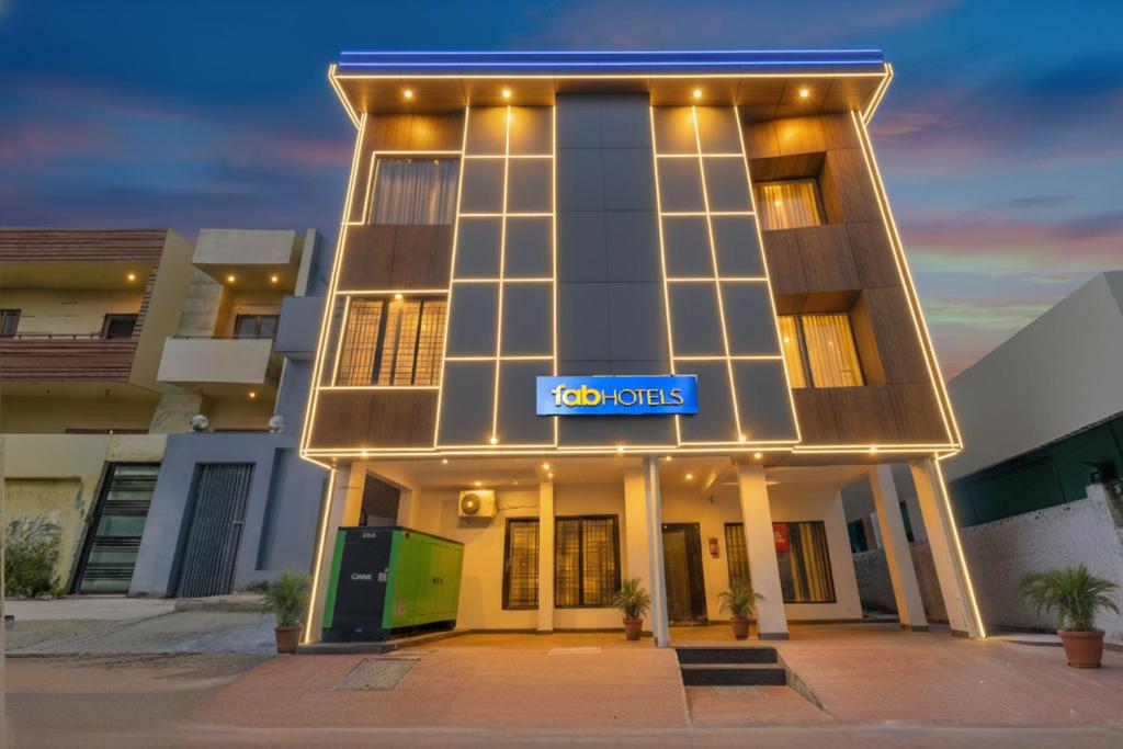 FabExpress PAS Residency - Nr Marina Beach, Čennaí