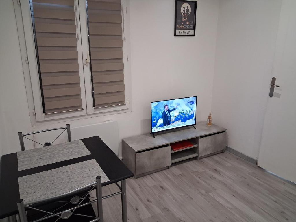 Studio meublé Netflix Wi-Fi - 3