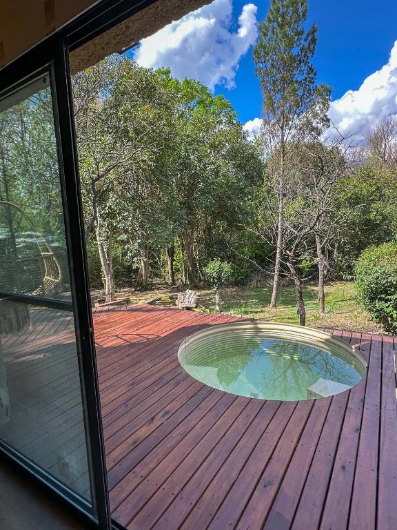 Casa de piedra con jardin y pileta - privada - 1